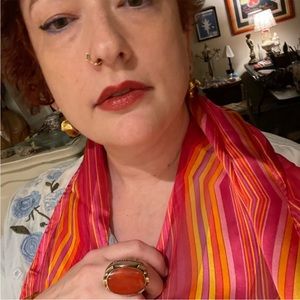 ♥️!Stunning Silk Scarf 🧣